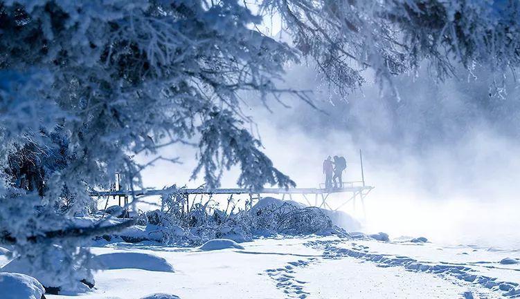 【应对低温雨雪天气】县城管执法局：清扫积雪路障  保障市民出行安全